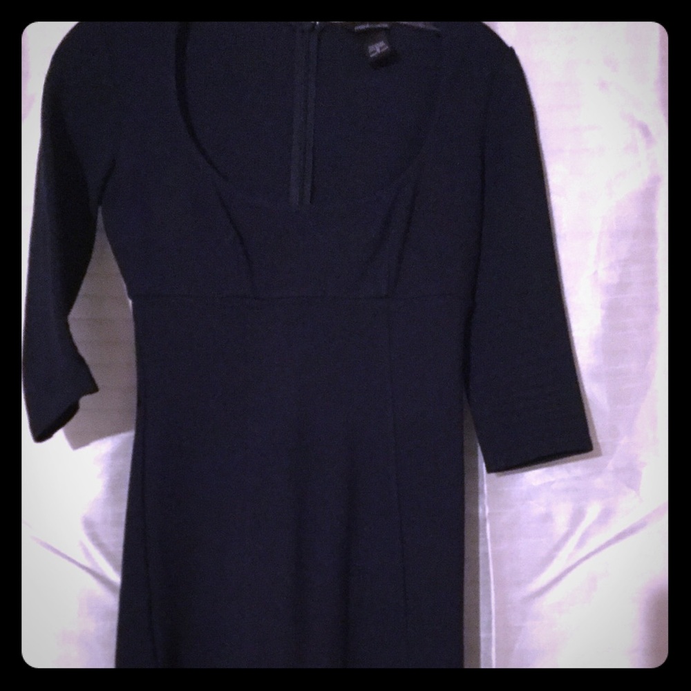 👗Navy blue mid length sleeves dress.